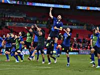 Итальянцы  в дополнительное время победили австрийцев