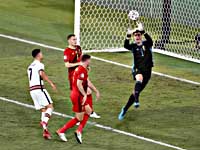 Действующий чемпион Европы вылетел. Бельгийцы обыграли сборную Португалии