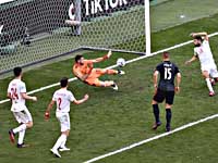 Невероятный матч в Копенгагене. Испанцы и хорваты забили 8 голов. Сборная Испании вышла в четвертьфинал