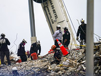 На месте обрушения жилого комплекса во Флориде найдены тела 28 погибших