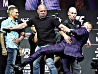 UFC. Во время дуэли взглядов Конор Макгрегор попытался ударить Дастина Порье