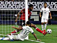 Золотой кубок начался с сенсации