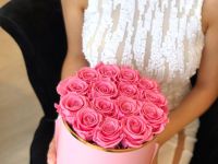 И цветы, и подарок - очаровательные натуральные розы BLOSSOM, которые простоят до трех лет