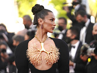 Обнаженная в золоте: Белла Хадид шокировала публику на кинофестивале в Каннах