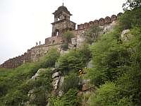 В Индии от удара молнии погибли 16 любителей селфи