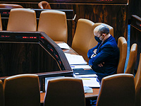 По требованию оппозиции Беннет явился на заседание Кнессета, посвященное работе аэропорта