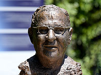 Бюст Реувена Ривлина установлен на Аллее президентов