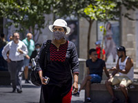 Коронавирус в Израиле: выявлено почти 900 новых зараженных за сутки. Карантинные меры не ужесточены