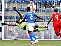 Золотой кубок. Сборные США и Канады разгромили соперников