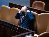 Беннет собирает заседание правительства для обсуждения ситуации на фоне распространения штамма 