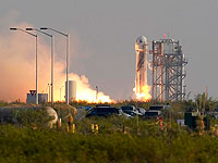 В Техасе стартовал космический корабль с Безосом на борту