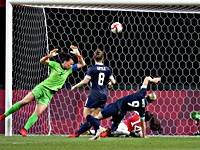 Первый гол олимпийского футбольного турнира забила британка