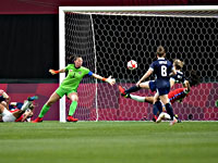 Стартовый матч олимпийского футбольного турнира. Британки победили благодаря дублю форварда 