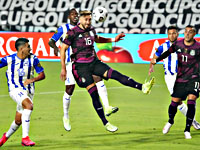 Сборные Катара и Мексики вышли в полуфинал Золотого кубка