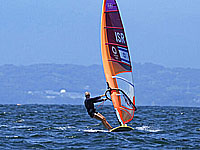 Олимпиада. RS:X. Катя Спичаков заняла третье место в первой гонке