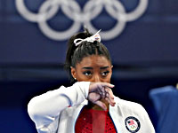 Олимпиада. Гимнастика. Симона Байлз снялась с участия в командном многоборье