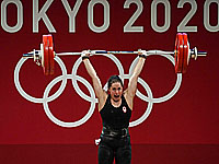 Олимпиада. Тяжелая атлетика. Победила канадка Мод Шаррон