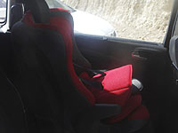 Установка систем, которые помогут не забывать в машине детей, отсрочена не на год, а на полгода