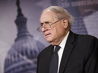 В США умер бывший сенатор Карл Левин