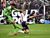 Золотой кубок. В финале американцы победили сборную Мексики