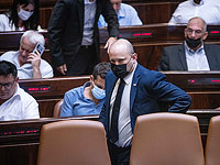 Оппозиция вынудила Беннета присутствовать на заседании, посвященном 