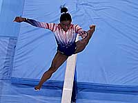 Олимпиада. Упражнения на бревне. Китаянки завоевали золото и серебро. Симона Байлз на третьем месте