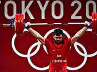 Олимпиада. Тяжелая атлетика  Узбек установил два олимпийских рекорда. Россиянин на четвертом месте