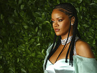 Певица Рианна, по оценке Forbes, стала миллиардером