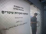 Полицейская подозревается в передаче секретной информации преступникам