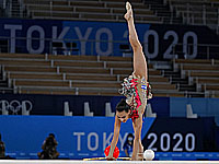 Олимпиада. Художественная гимнастика. Линой Ашрам лидирует после двух упражнений