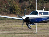 В США самолет врезался в дом, есть погибшие