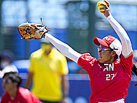 Японке заменят олимпийскую медаль. Награду укусил мэр