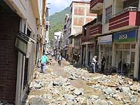 Жертвами наводнений на севере Турции стали не менее 40 человек