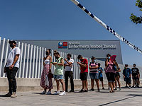 Вакцинированные люди тревожатся, а у ученых нет ответов