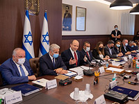 Визит Беннета в США, споры вокруг учебного года и 