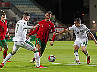 Криштиану Роналду не реализовал пенальти и установил рекорд.  Израильтяне победили. Россияне сыграли вничью