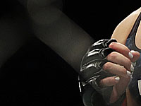 Скандал на дуэли взглядов. Полька спровоцировала драку, ударив соперницу фаллоимитатором