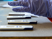 Мужчина набросился с кулаками на работника пункта проверки на коронавирус в Ришон ле-Ционе