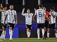 Лионель Месси забил три гола и побил рекорд Пеле