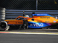 Хэмилтон и Ферстаппен столкнулись. 