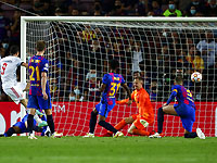 Левандовски забил два мяча. 