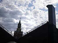 На Красной площади Москвы активисты развернули баннер: