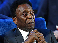 Пеле вновь помещен в отделение интенсивной терапии