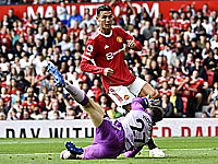 На последних секундах первого тайма Криштиану Роналду забил первый гол после возвращения в МЮ