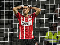 Эран Заави забил два мяча, один - в свои ворота. ПСВ проиграл