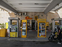 Работника автозаправки в Тель-Авиве обрили за то, что он самовольно ушел с работы