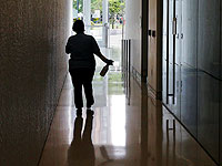 Домработница из Нетании обвиняется в краже денег из домов во время их уборки