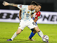 Бразильцы лидируют. Аргентинцы не смогли победить в Парагвае