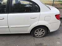 В арабской деревне Марда повреждены автомобили, рядом на стенах нарисованы 