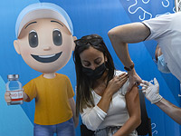 Вакцинация против коронавируса в Израиле: третью